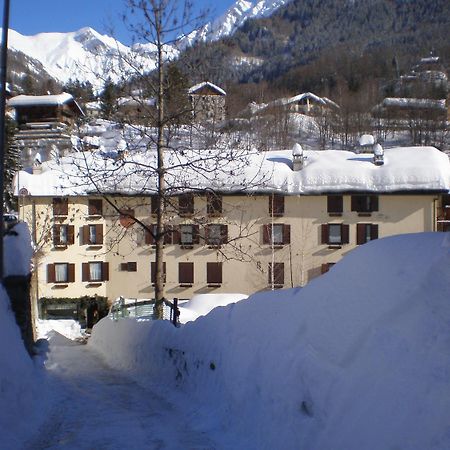 Hotel Tavernier Courmayeur Exteriör bild