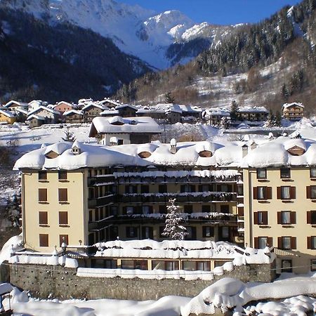 Hotel Tavernier Courmayeur Exteriör bild