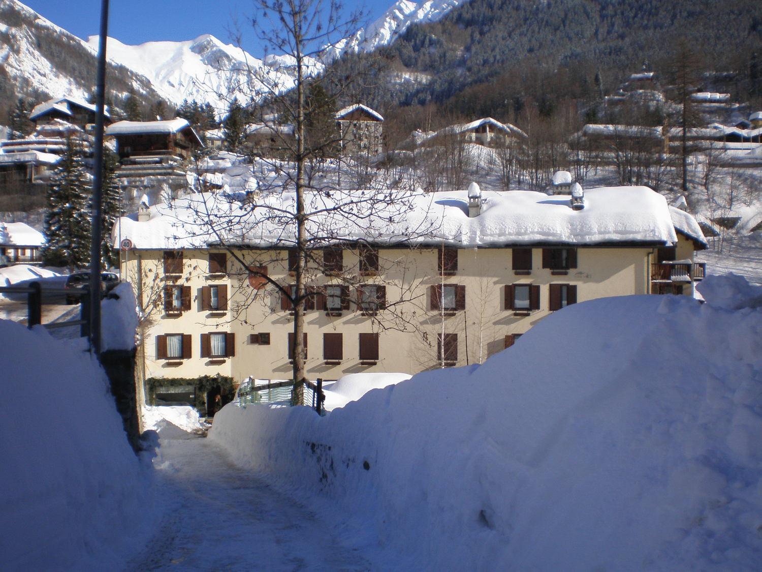 Hotel Tavernier Courmayeur Exteriör bild