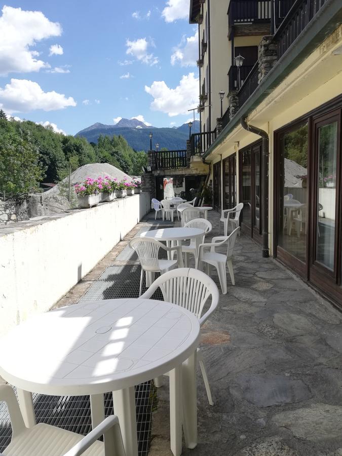 Hotel Tavernier Courmayeur Exteriör bild