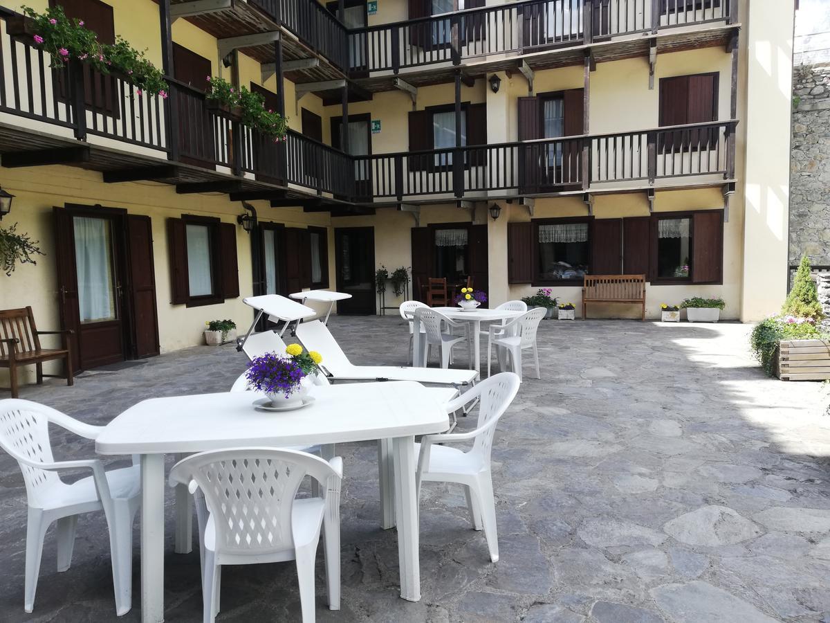 Hotel Tavernier Courmayeur Exteriör bild